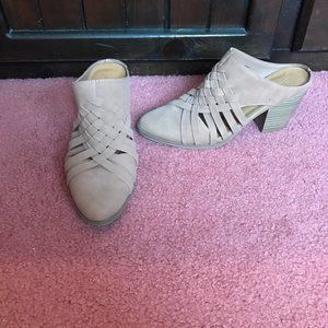 Universal Thread Mules Womens size 8